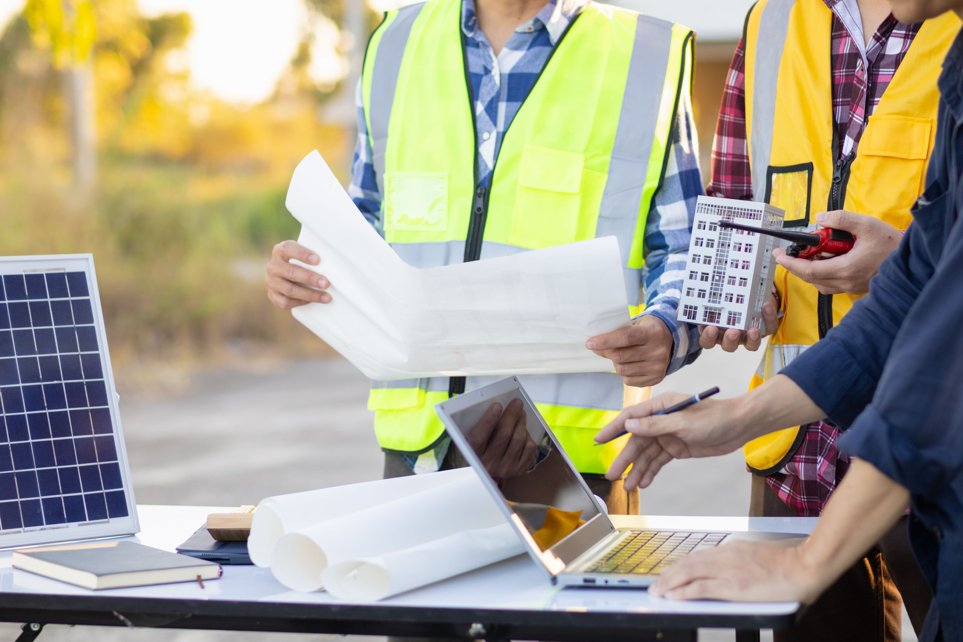 team of engineers and designers has come together to design an energy saving home or green energy home that uses natural energy such as wind turbines and solar cells to generate electricity for home.