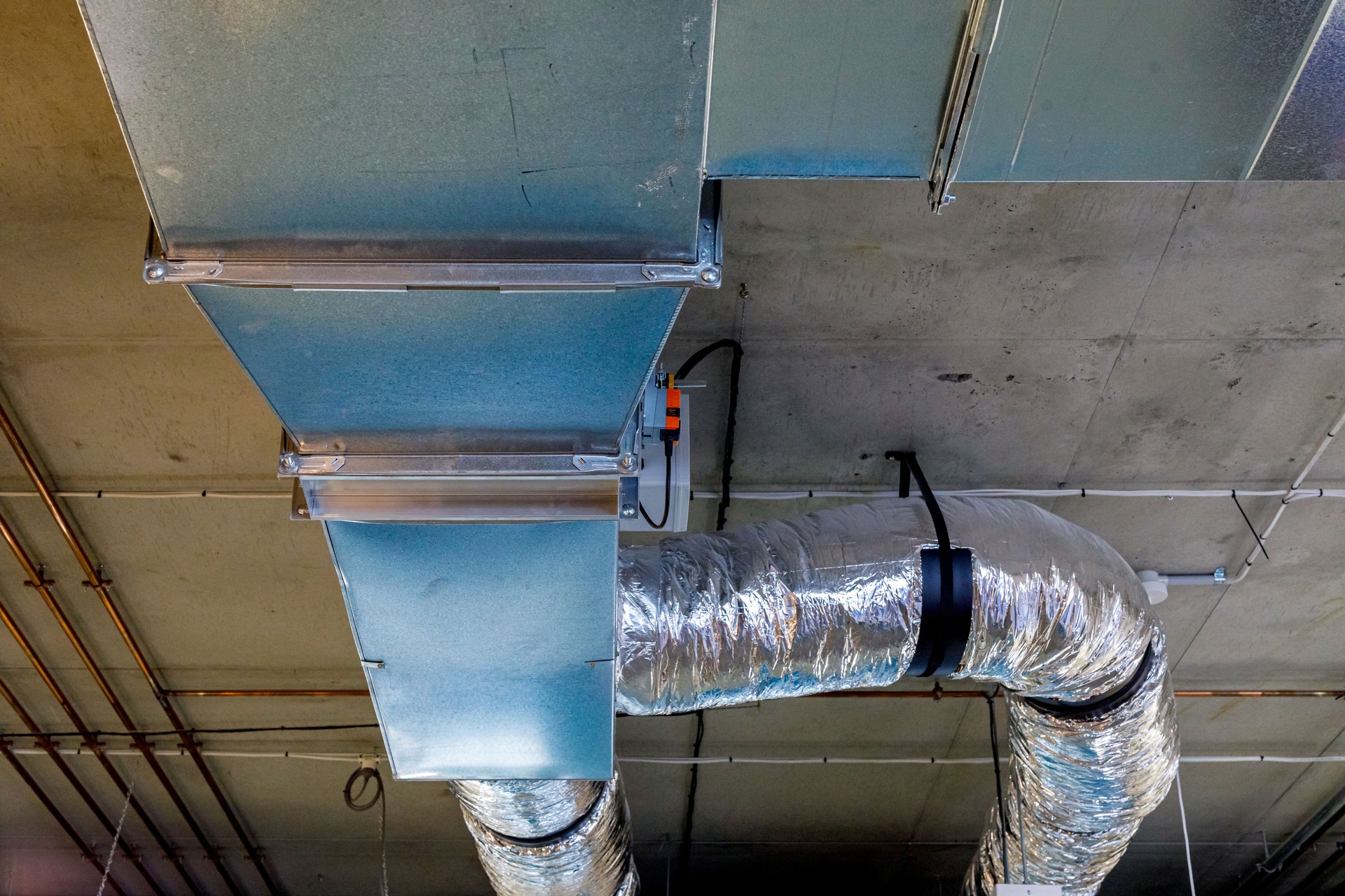 Industrial Air-conditioning Ductwork and Pipework